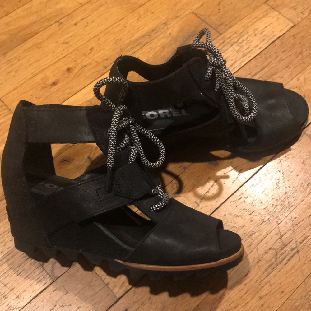 Sorel sandals size 8. New